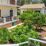 شقة Captain Spiros Casa Nuova 2,3 *